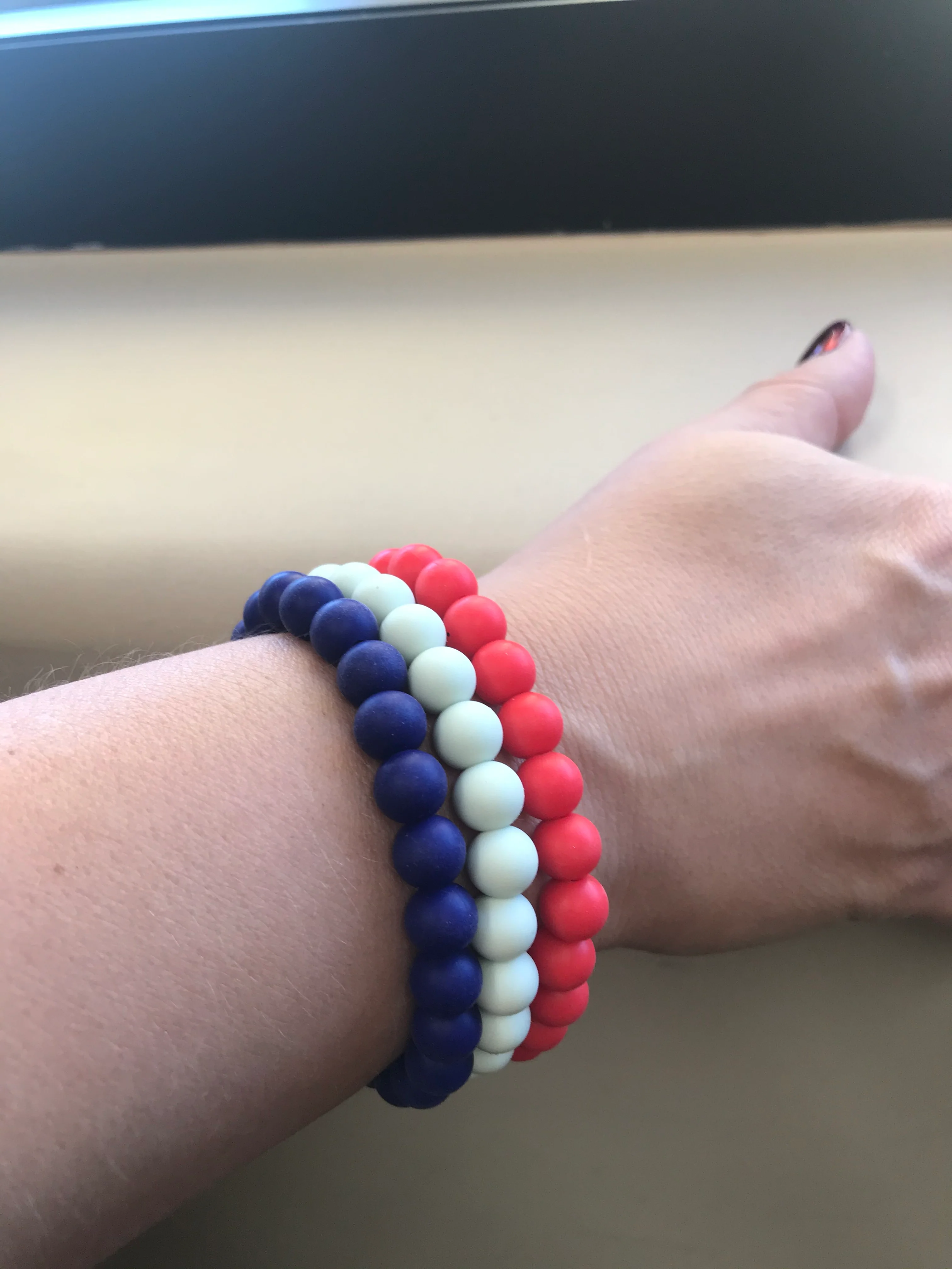 Dove Silicon rubber 9MM bead bracelets - Image 3